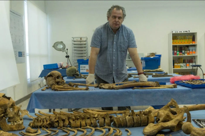 Identificó a desaparecidos de la dictadura, a soldados de Malvinas y se va a un puesto mundial clave