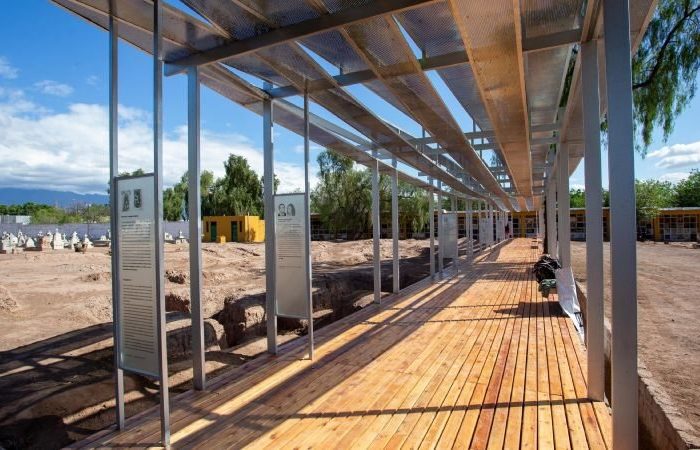 Lesa Humanidad-Señalización del Cuadro 33, Cementerio de Mendoza