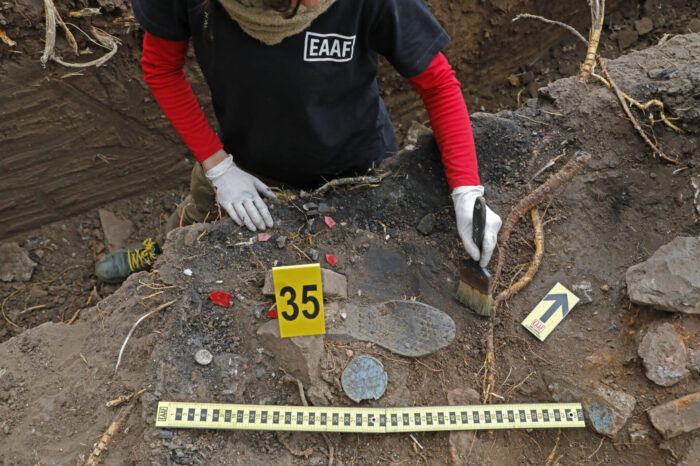 El Equipo Argentino de Antropología Forense: 40 años de búsqueda e identificación de desaparecidos de la dictadura